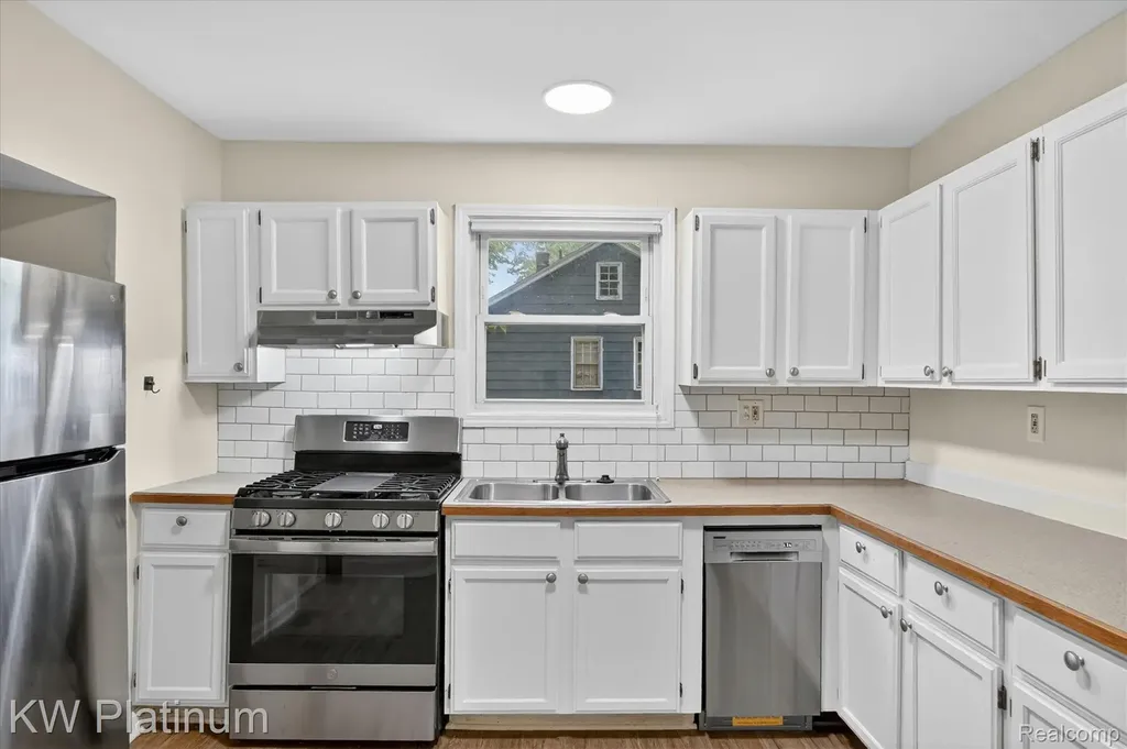 22436 Doremus Street St. Clair Shores City MI 48080