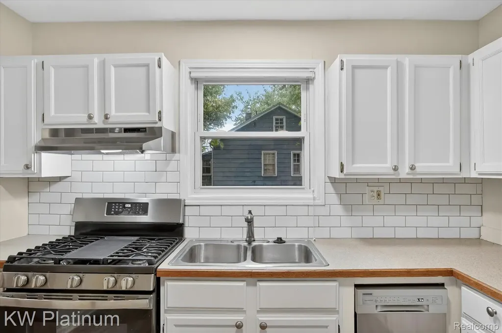 22436 Doremus Street St. Clair Shores City MI 48080