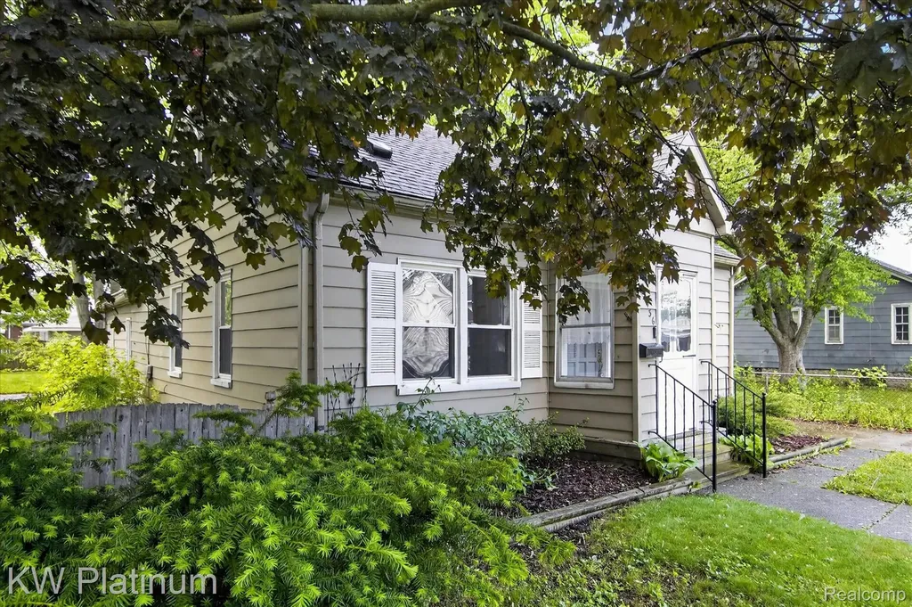 22436 Doremus Street St. Clair Shores City MI 48080