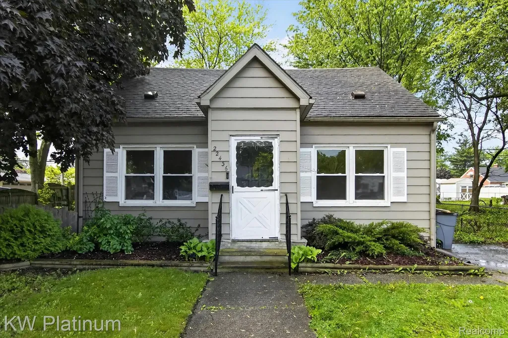 22436 Doremus Street St. Clair Shores City MI 48080