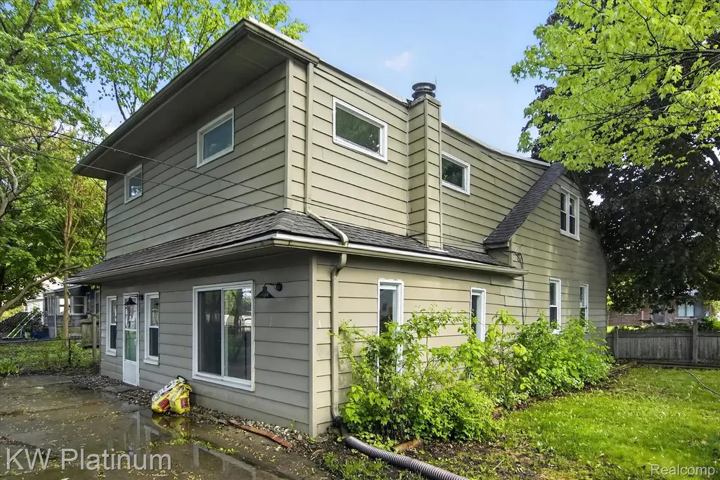 22436 Doremus Street St. Clair Shores City MI 48080