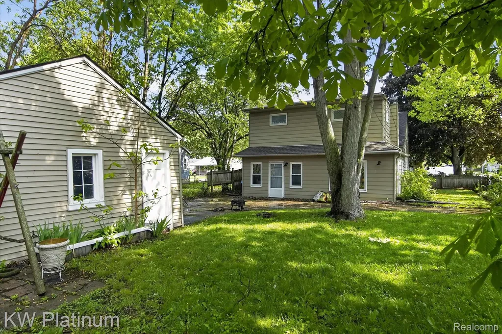 22436 Doremus Street St. Clair Shores City MI 48080