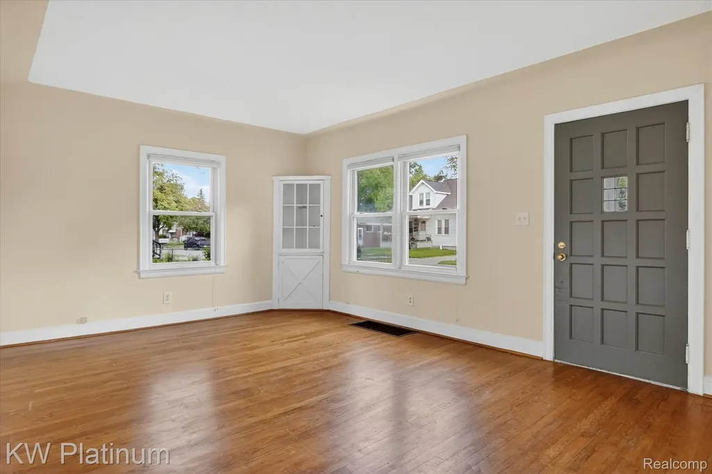 22436 Doremus Street St. Clair Shores City MI 48080