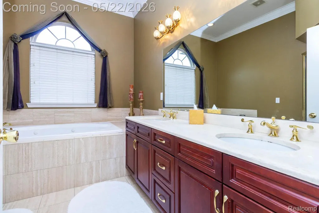 18610 Turnberry Drive Macomb Township MI 48044