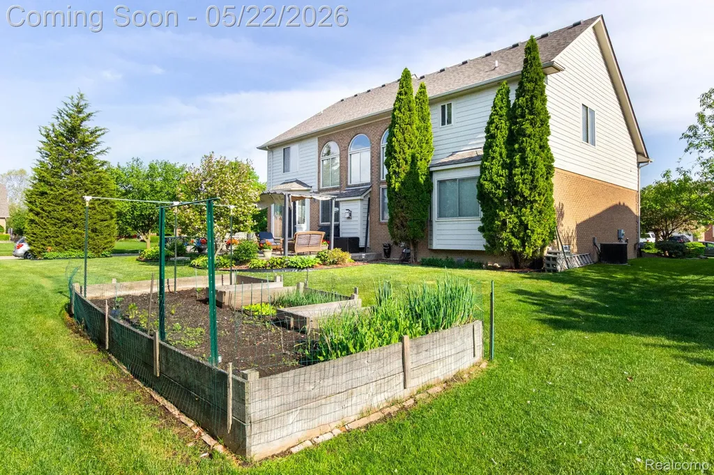 18610 Turnberry Drive Macomb Township MI 48044
