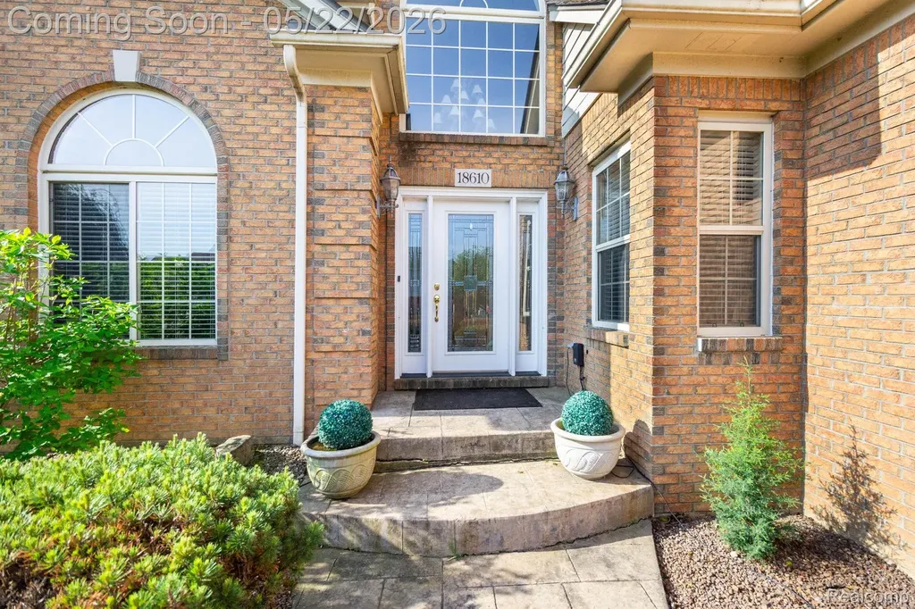 18610 Turnberry Drive Macomb Township MI 48044