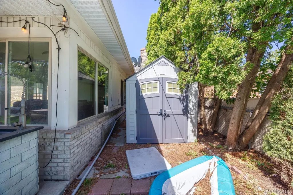 5858 Reuter Street Dearborn City MI 48126