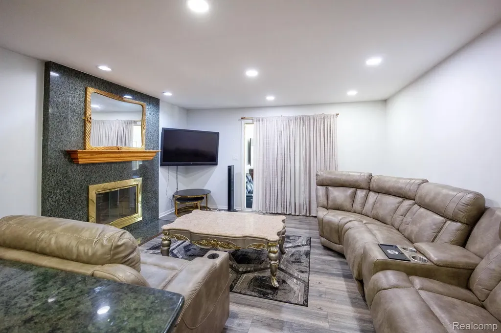 5858 Reuter Street Dearborn City MI 48126