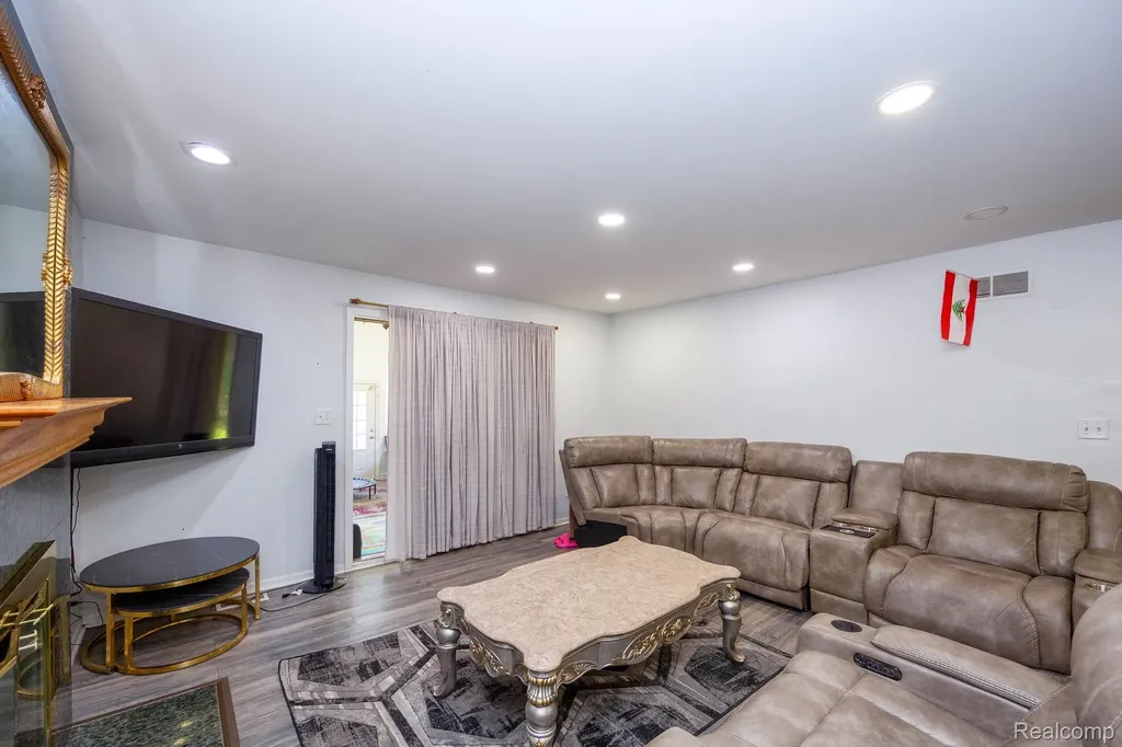 5858 Reuter Street Dearborn City MI 48126