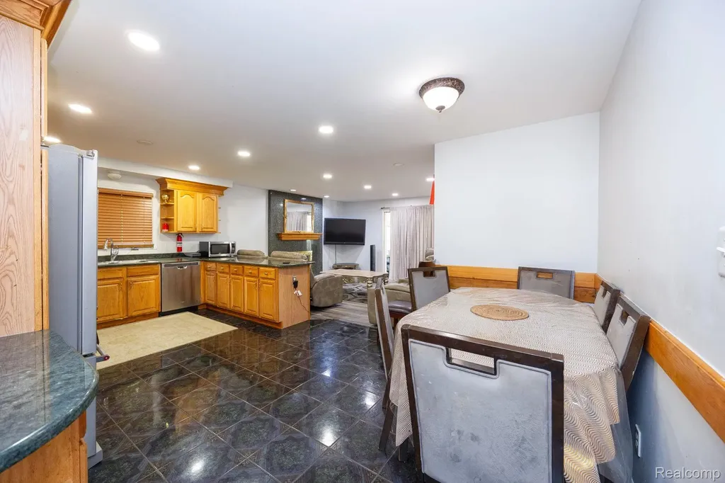 5858 Reuter Street Dearborn City MI 48126