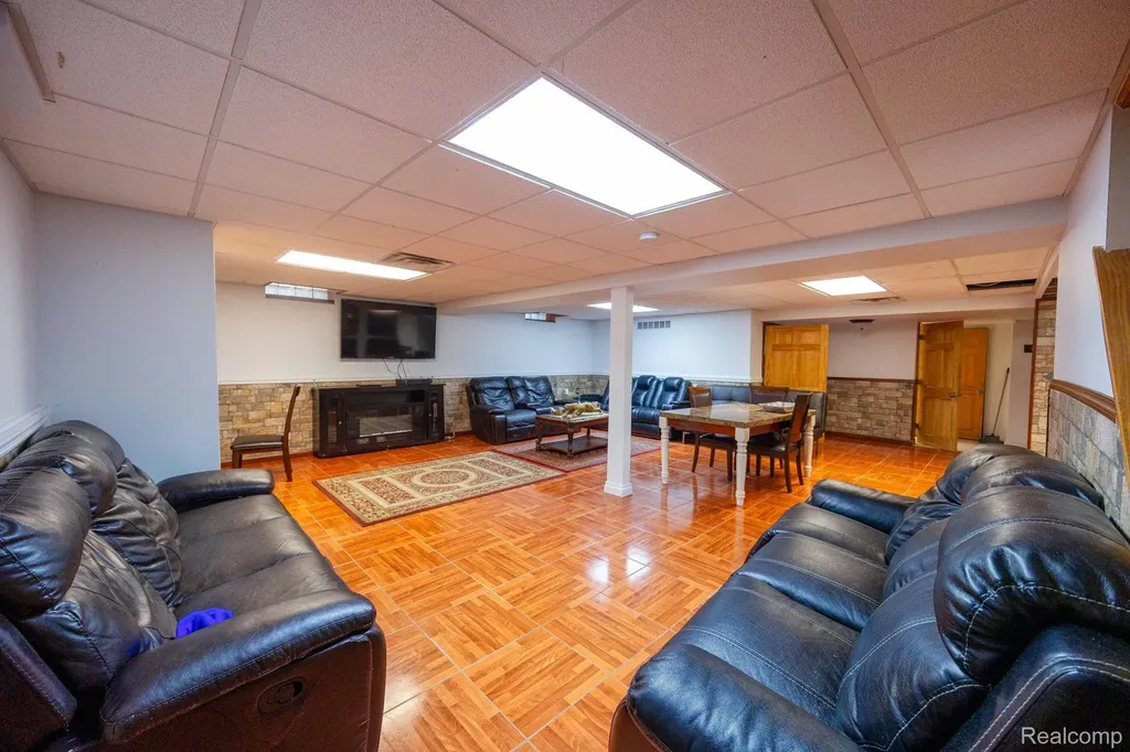 5858 Reuter Street Dearborn City MI 48126
