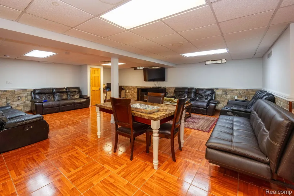 5858 Reuter Street Dearborn City MI 48126