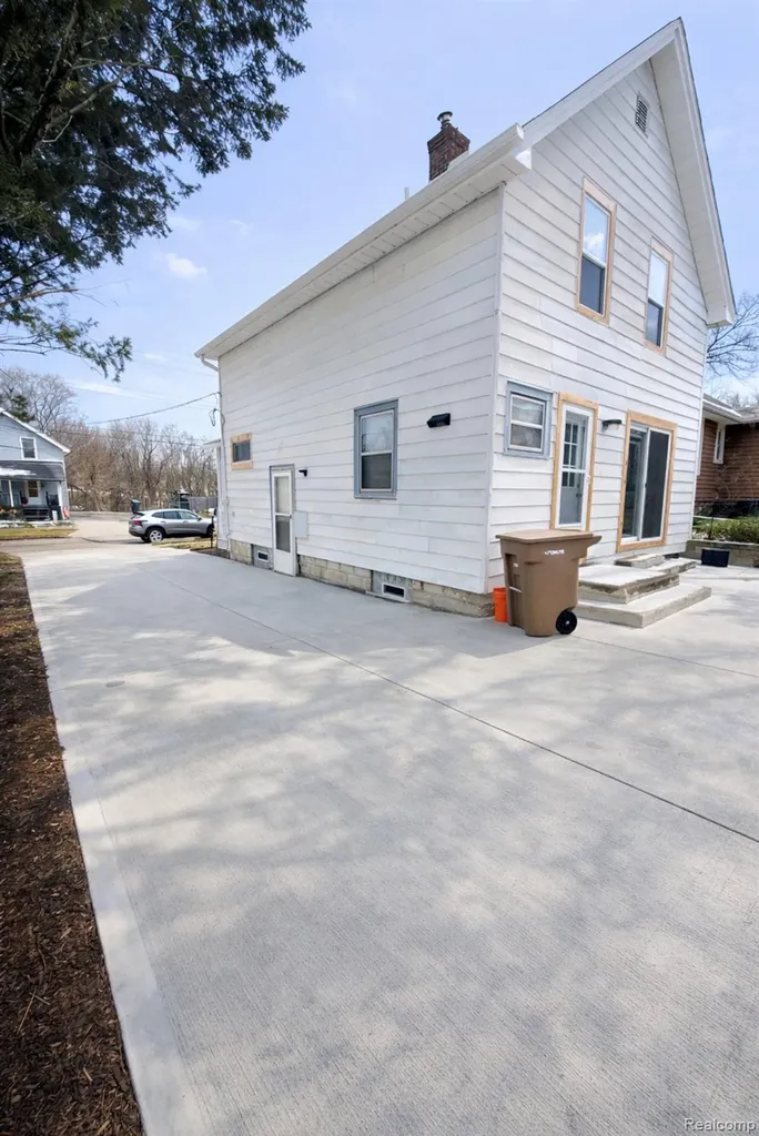 385 Whittemore Street Pontiac City MI 48342