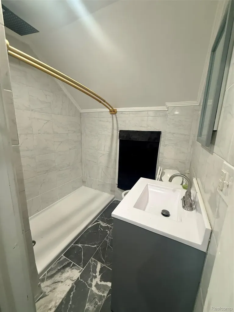 385 Whittemore Street Pontiac City MI 48342