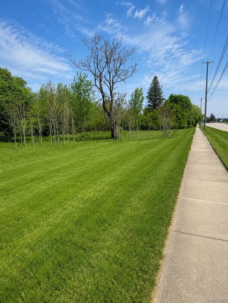 1423 N Belsay Road Burton City MI 48509