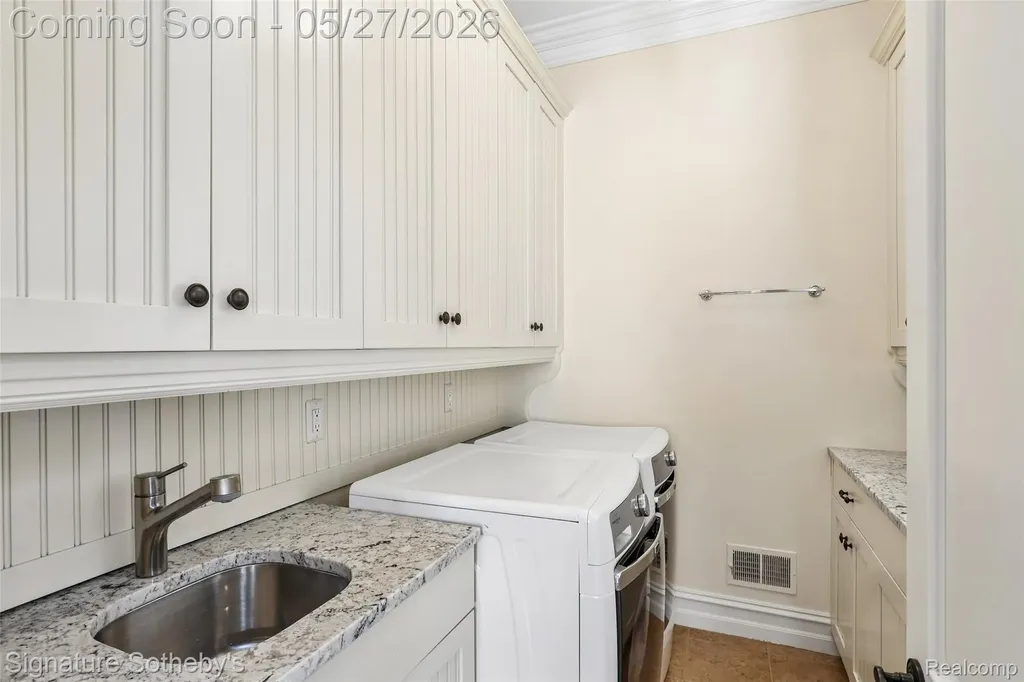 555 Baldwin Court Birmingham City MI 48009
