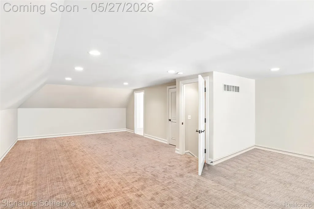 555 Baldwin Court Birmingham City MI 48009