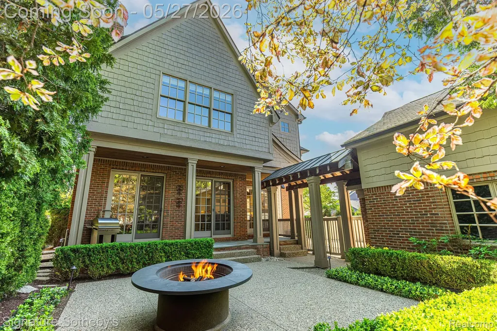 555 Baldwin Court Birmingham City MI 48009