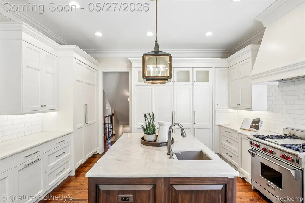 555 Baldwin Court Birmingham City MI 48009