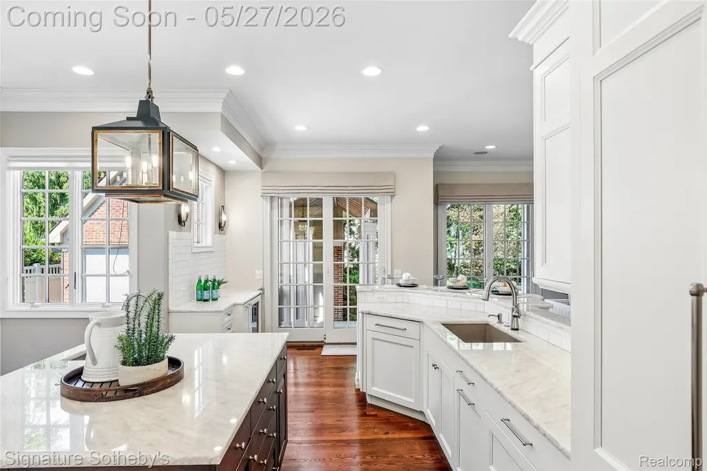 555 Baldwin Court Birmingham City MI 48009