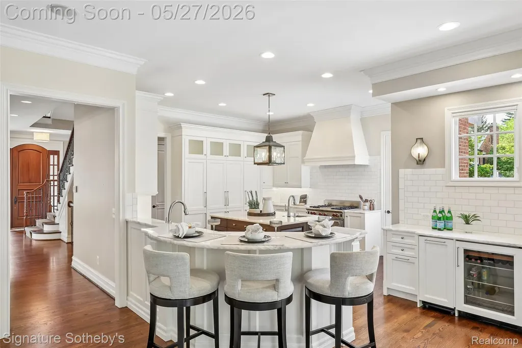 555 Baldwin Court Birmingham City MI 48009