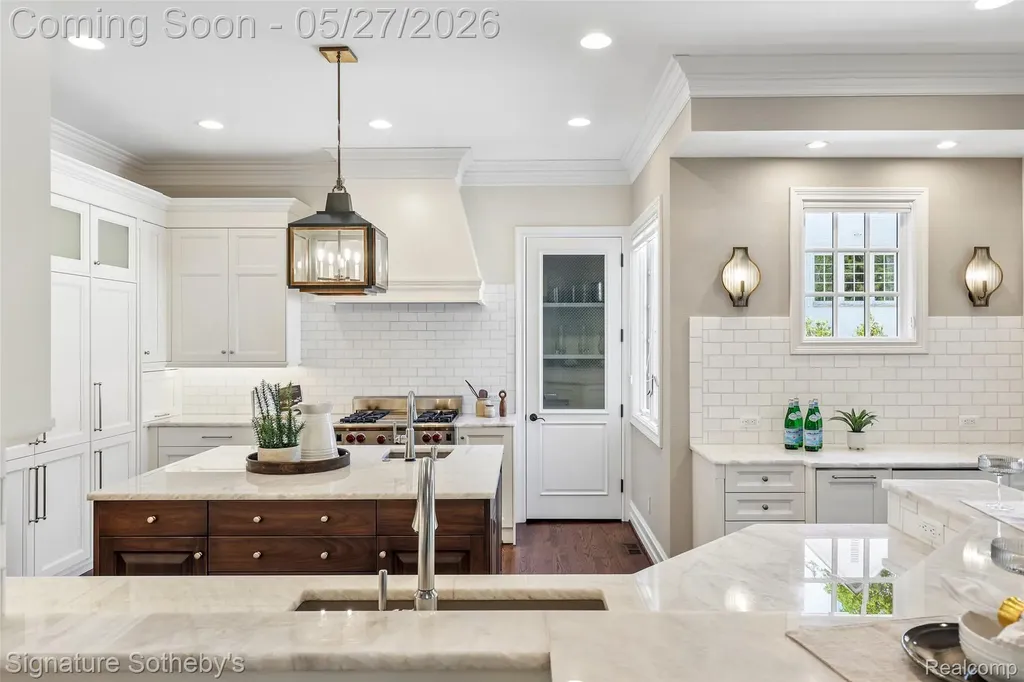 555 Baldwin Court Birmingham City MI 48009
