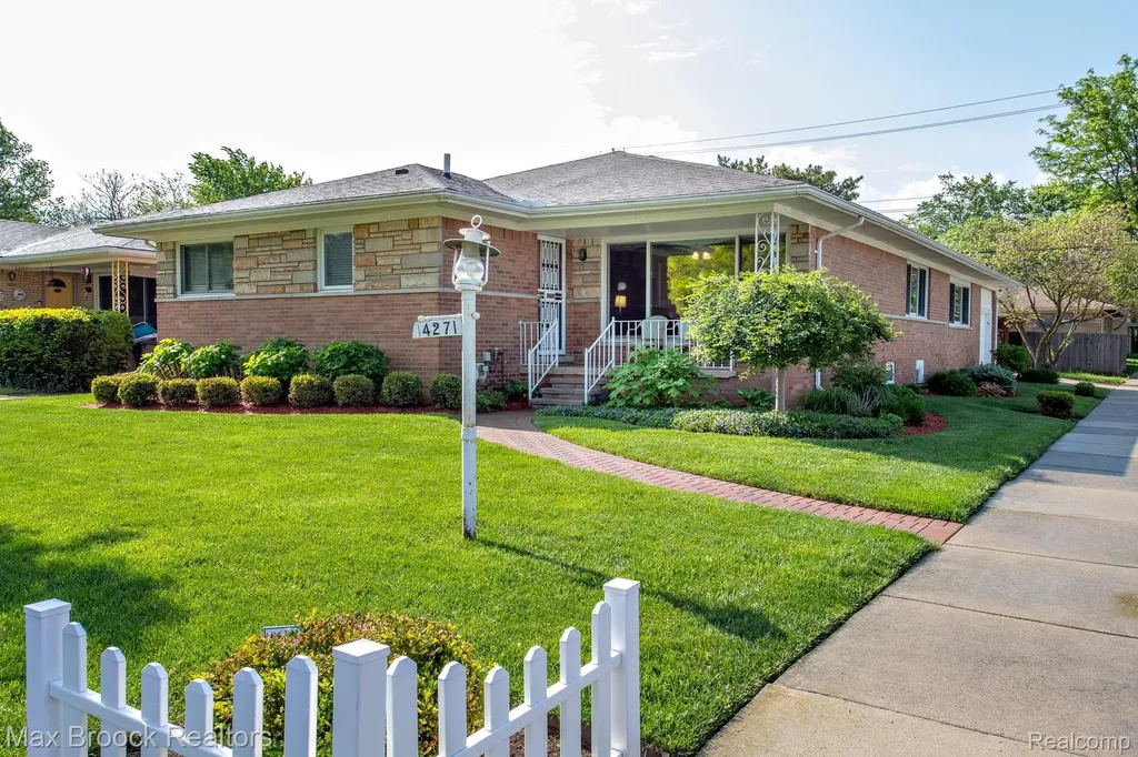 14271 Lincoln Street Oak Park City MI 48237