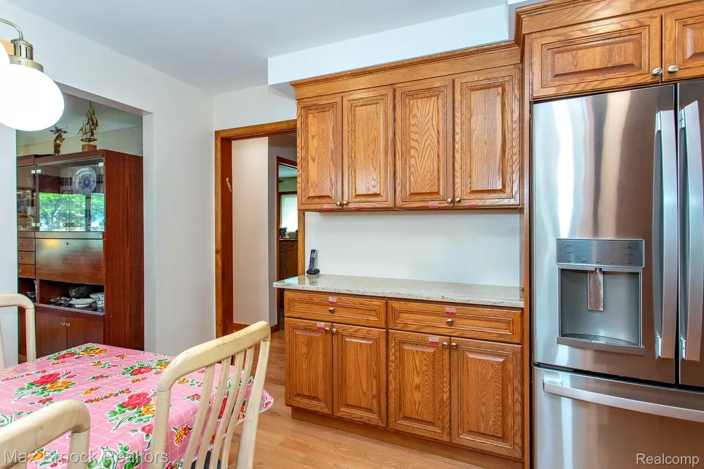 14271 Lincoln Street Oak Park City MI 48237