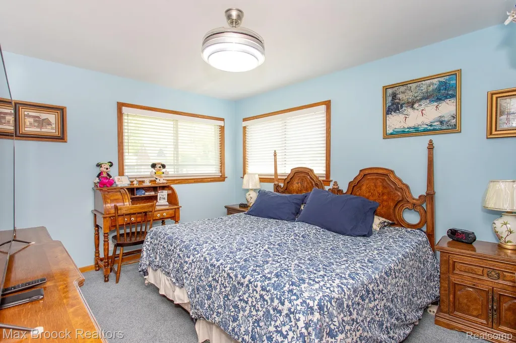 14271 Lincoln Street Oak Park City MI 48237