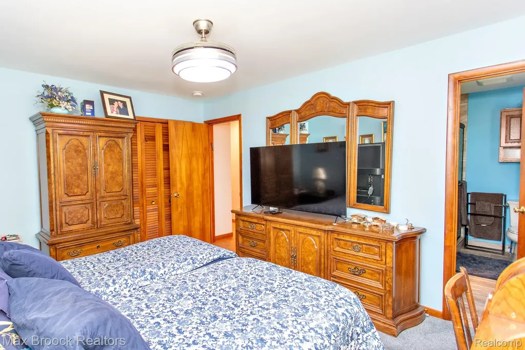 14271 Lincoln Street Oak Park City MI 48237