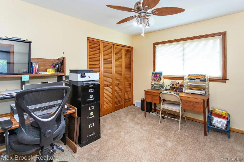 14271 Lincoln Street Oak Park City MI 48237