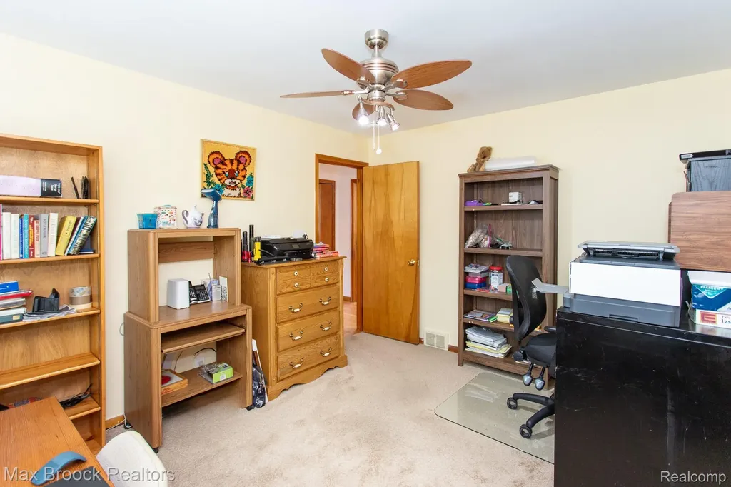 14271 Lincoln Street Oak Park City MI 48237