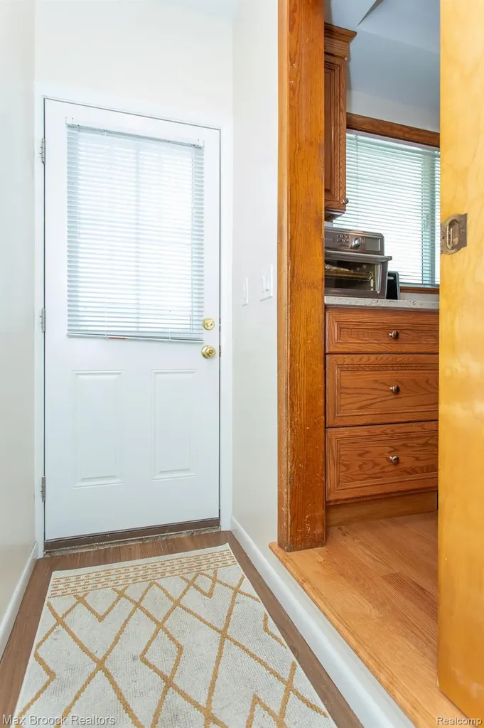 14271 Lincoln Street Oak Park City MI 48237