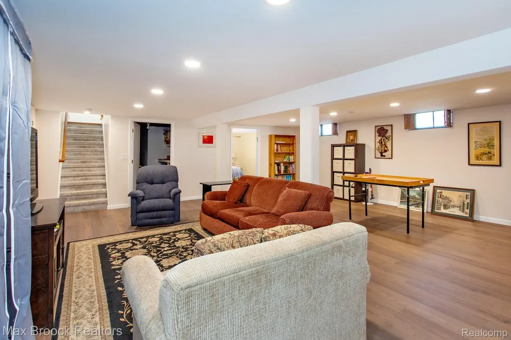 14271 Lincoln Street Oak Park City MI 48237