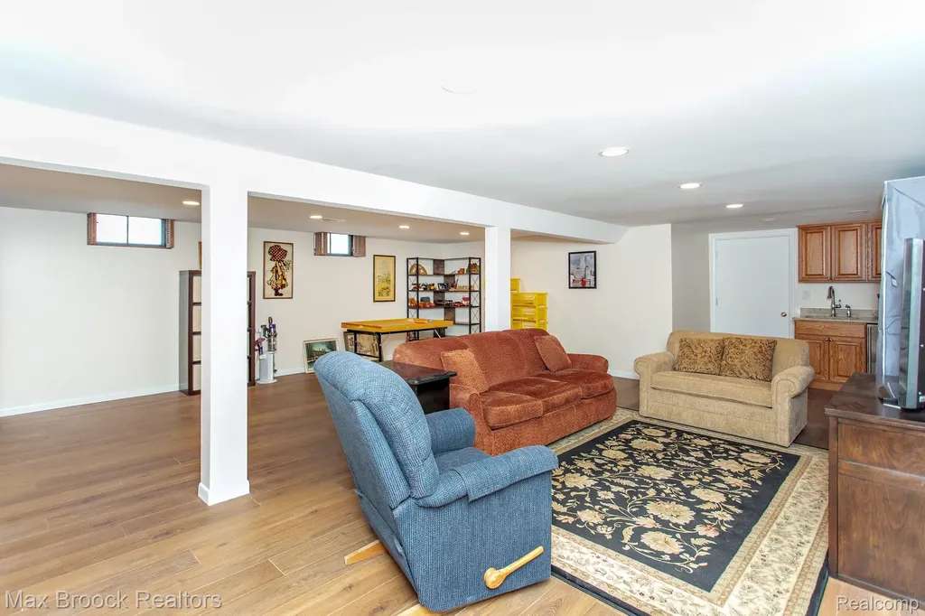 14271 Lincoln Street Oak Park City MI 48237