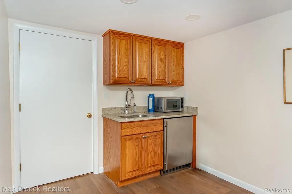 14271 Lincoln Street Oak Park City MI 48237