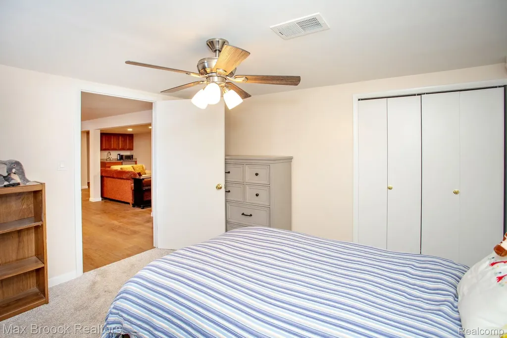 14271 Lincoln Street Oak Park City MI 48237