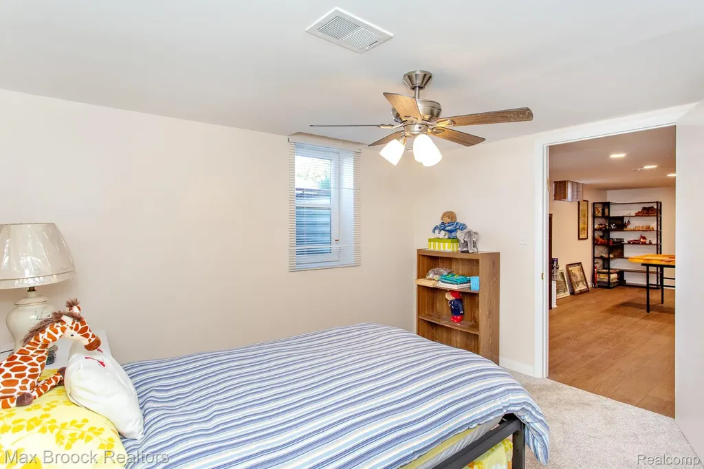 14271 Lincoln Street Oak Park City MI 48237