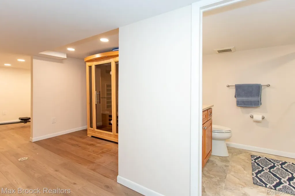 14271 Lincoln Street Oak Park City MI 48237