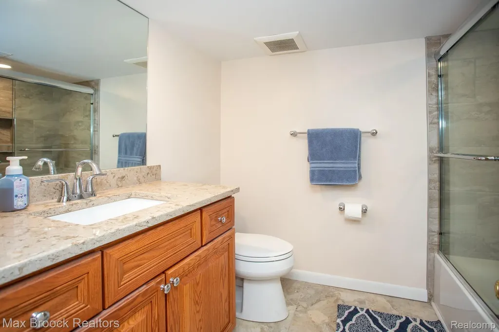 14271 Lincoln Street Oak Park City MI 48237