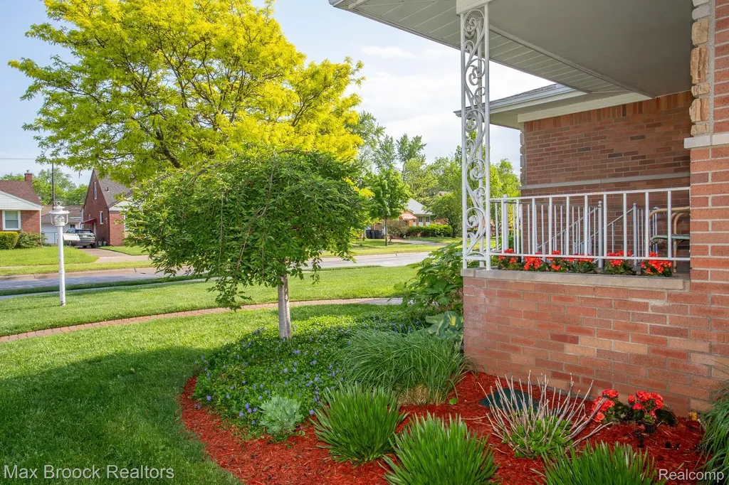 14271 Lincoln Street Oak Park City MI 48237
