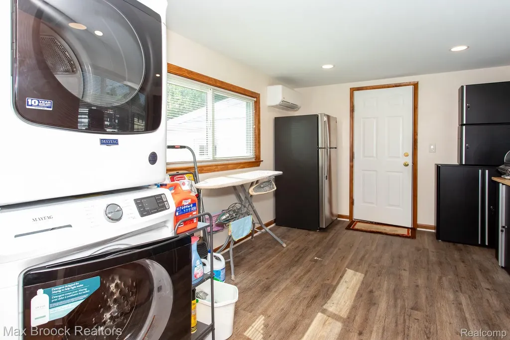14271 Lincoln Street Oak Park City MI 48237
