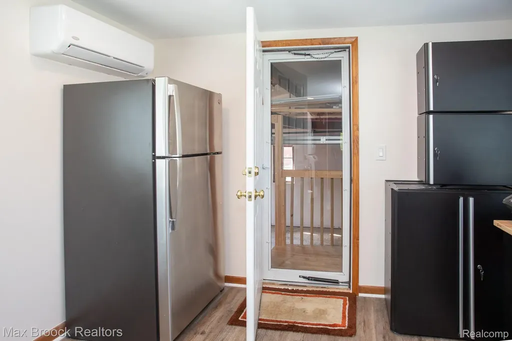 14271 Lincoln Street Oak Park City MI 48237