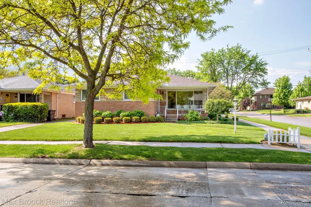14271 Lincoln Street Oak Park City MI 48237