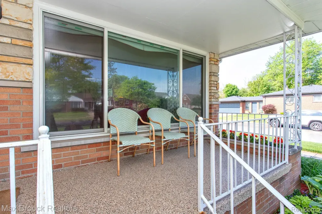 14271 Lincoln Street Oak Park City MI 48237