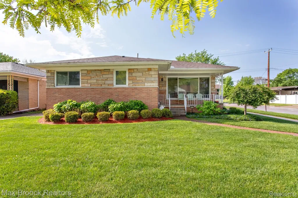 14271 Lincoln Street Oak Park City MI 48237
