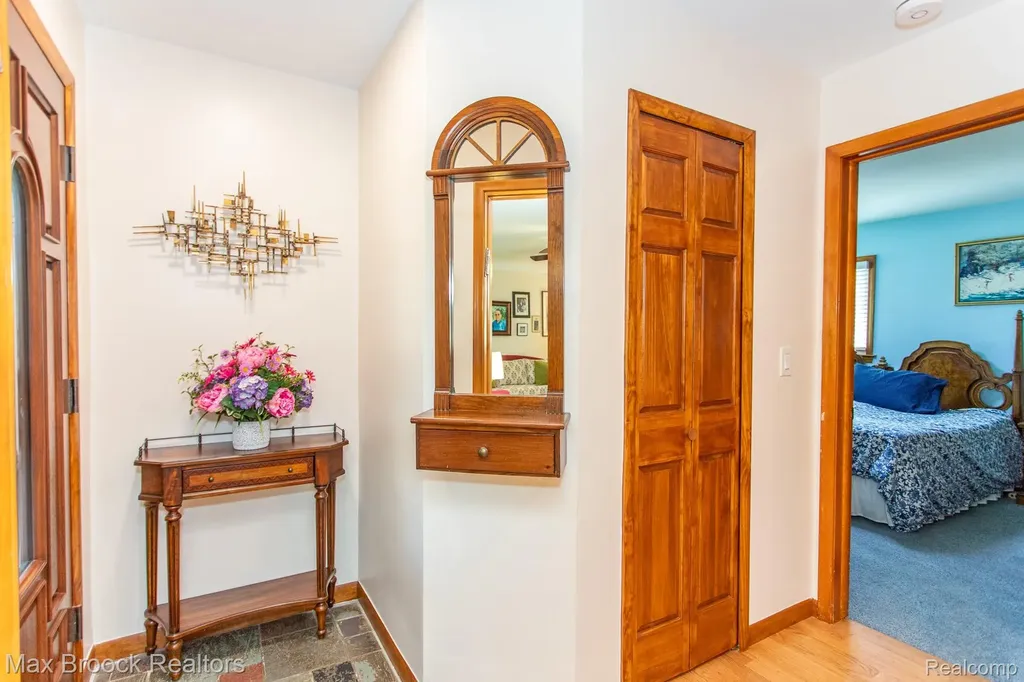 14271 Lincoln Street Oak Park City MI 48237