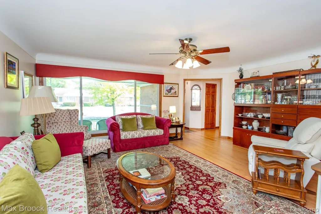 14271 Lincoln Street Oak Park City MI 48237