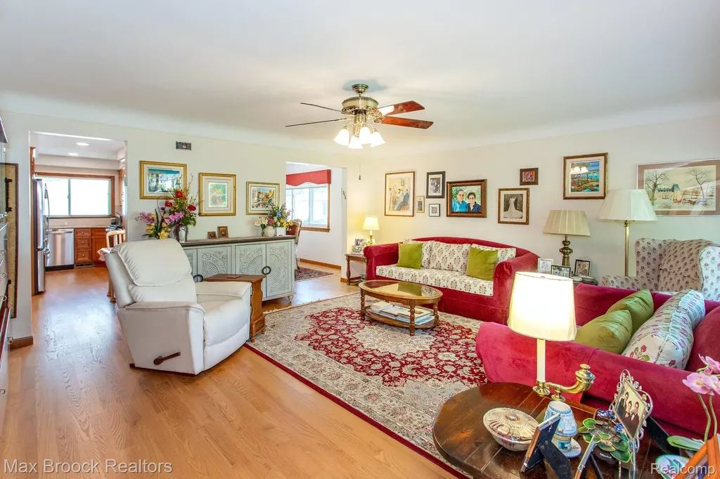 14271 Lincoln Street Oak Park City MI 48237
