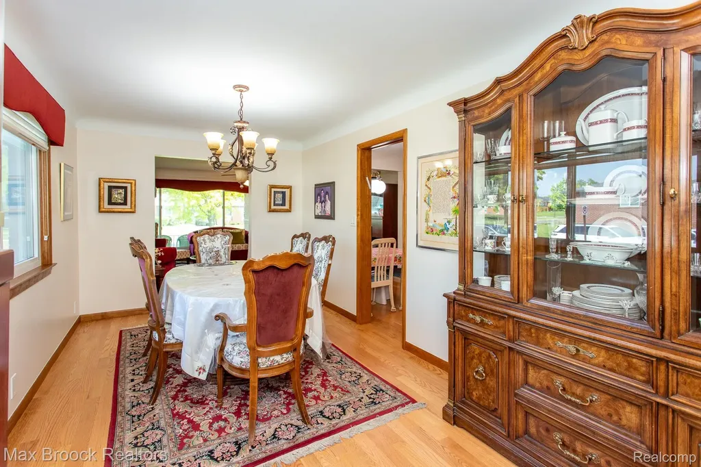 14271 Lincoln Street Oak Park City MI 48237